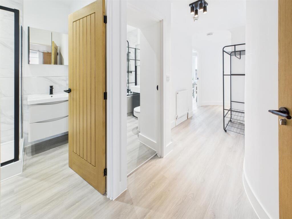 Light &amp; Spacious Hallway