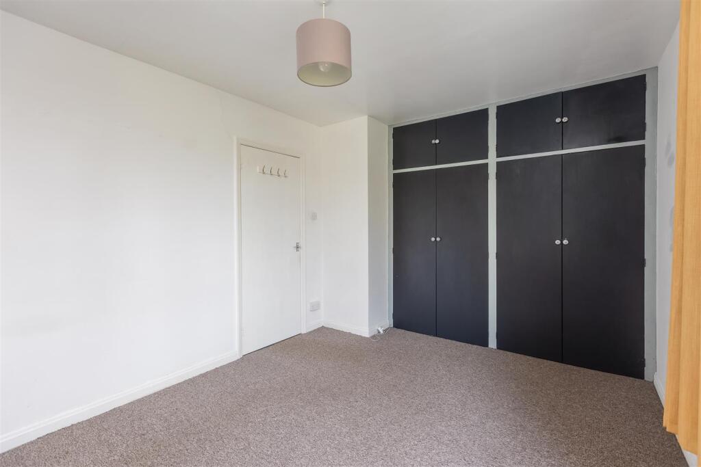 Station Road 38 Bedroom 1-2.jpg