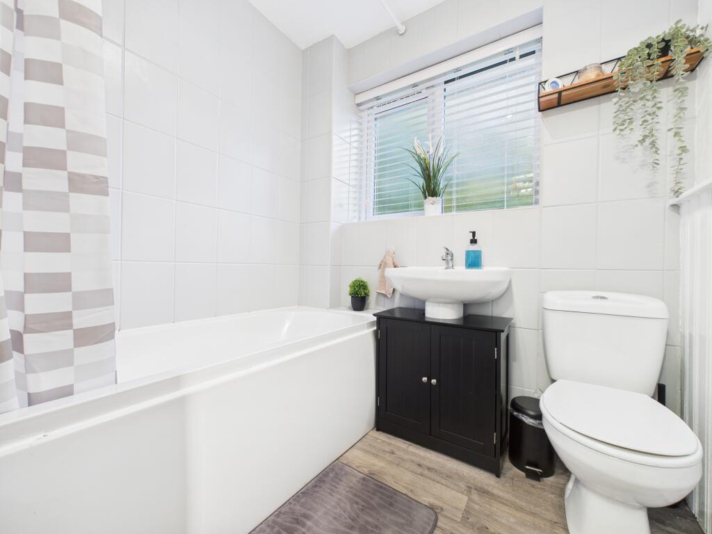 CAM03860G0-PR0501-STILL019