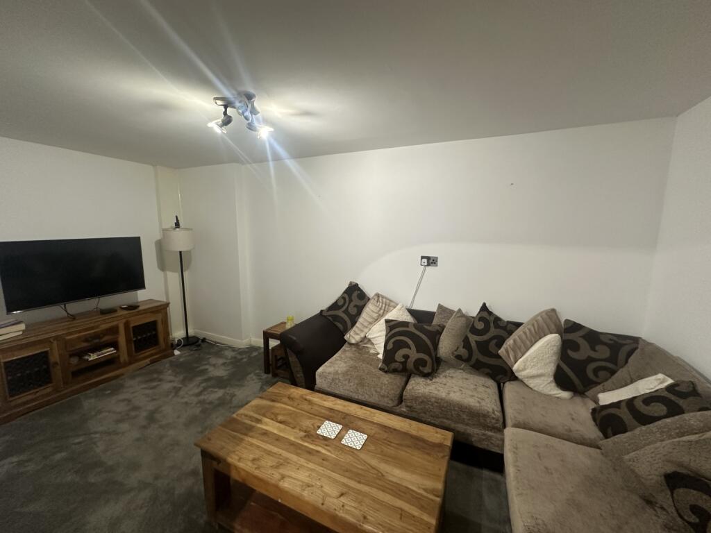 bedroom 4  lounge 2 (1)