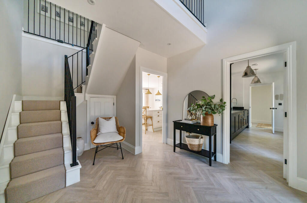 1311532-7-685400e...