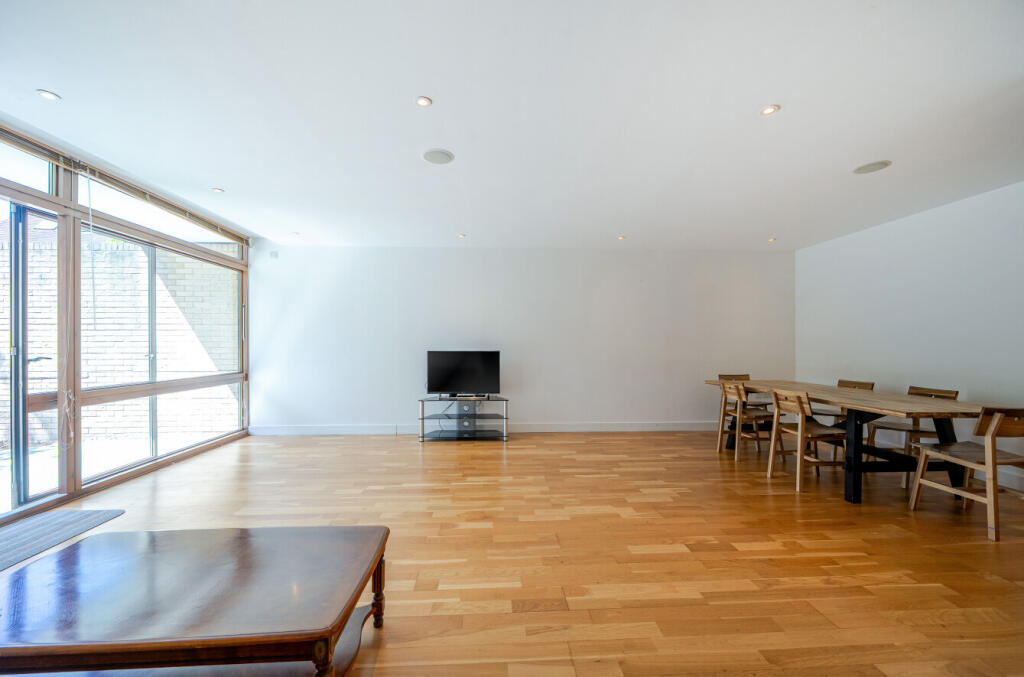 21-681dffd717111-...