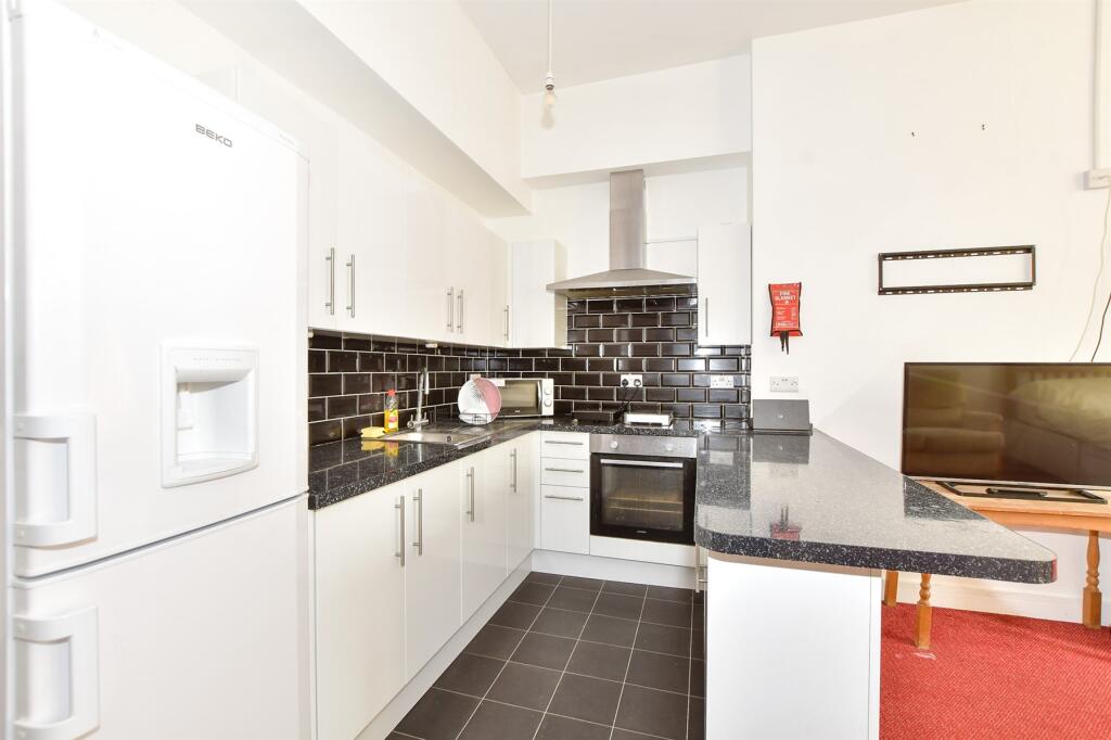 Lounge/ Bedroom/ Kitchen