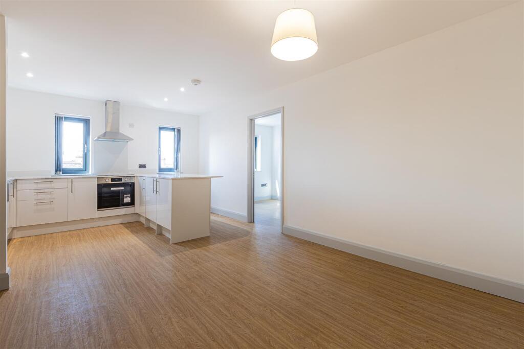 10 Victoria Park Court-7.jpg