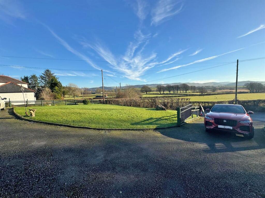 Nantwen view fore.jpg