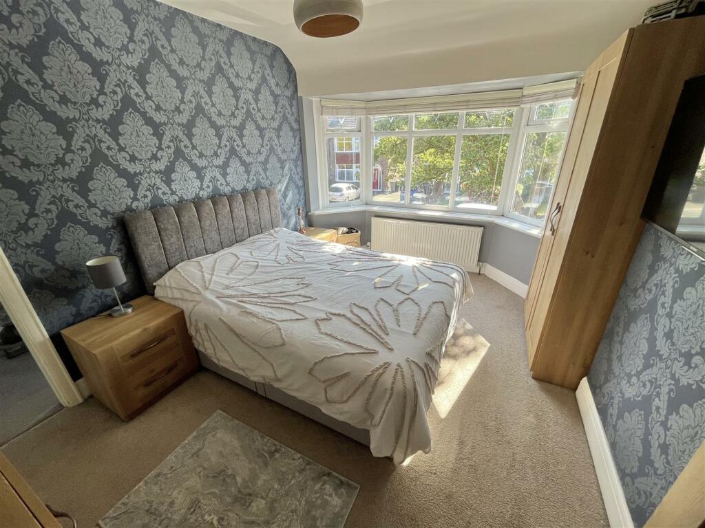 Bedroom 1 Aspect 2.jpg