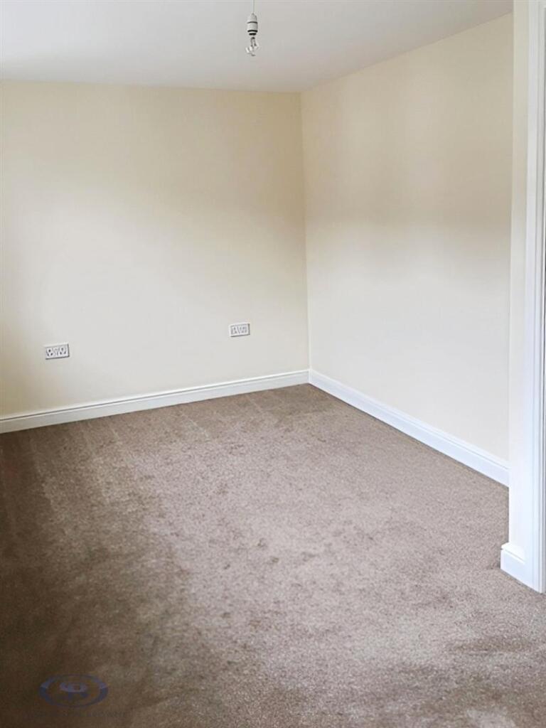 7428731d-Bedroom 202.JPG