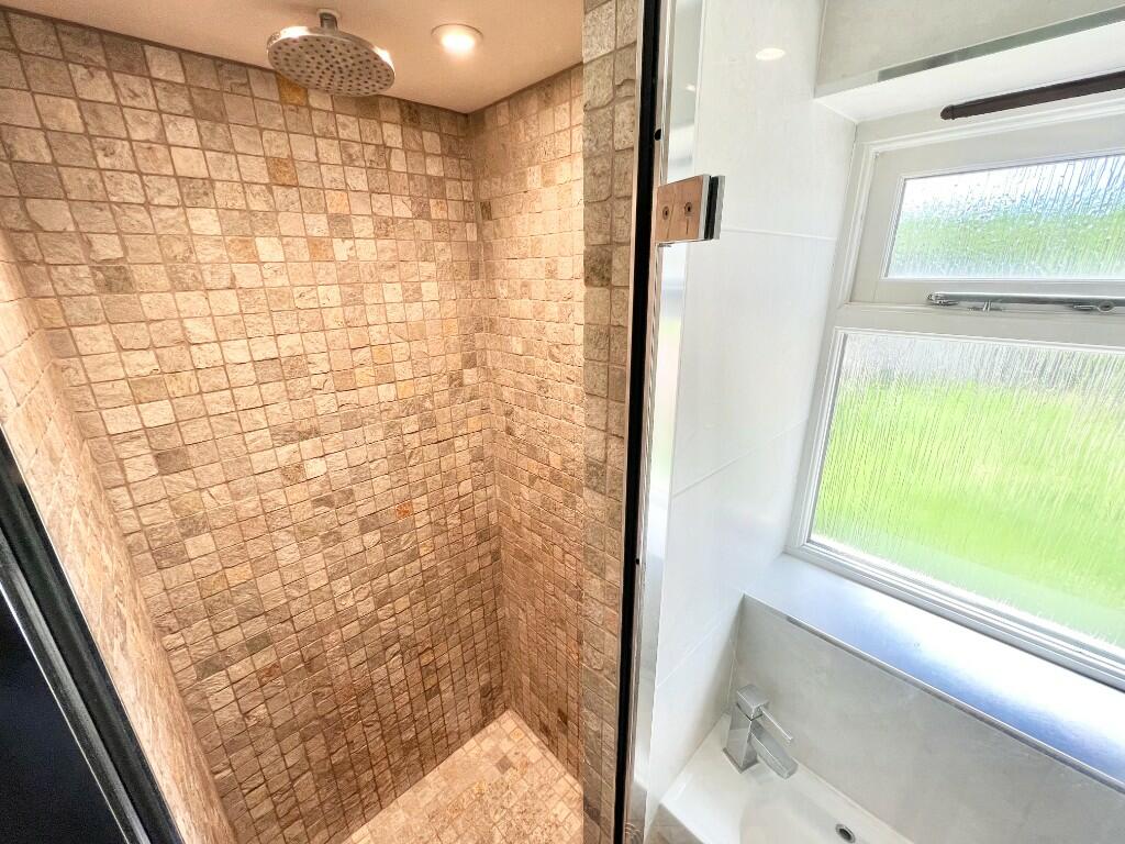 BATHROOM 1 / UTILITY