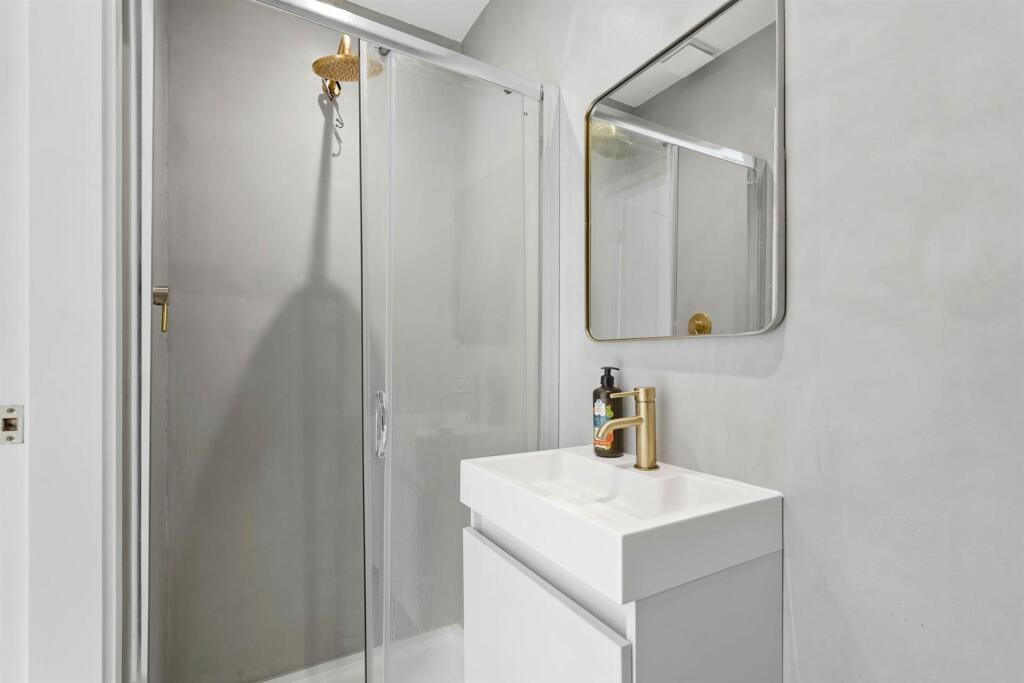 Bedroom 2 Ensuite