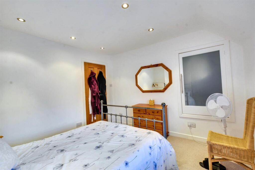 Bedroom 1_3.jpeg
