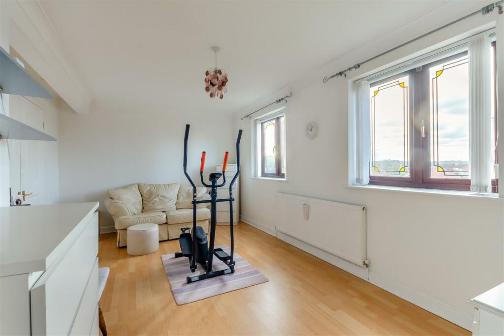 8589187-interior02.jpg