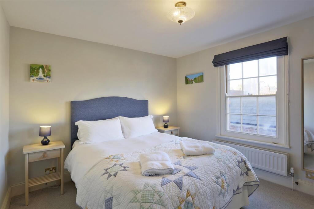 Barley House Ist Floor bedroom 1.jpg