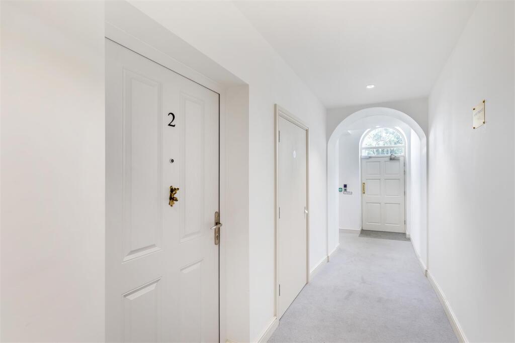 8653412-interior01.jpg