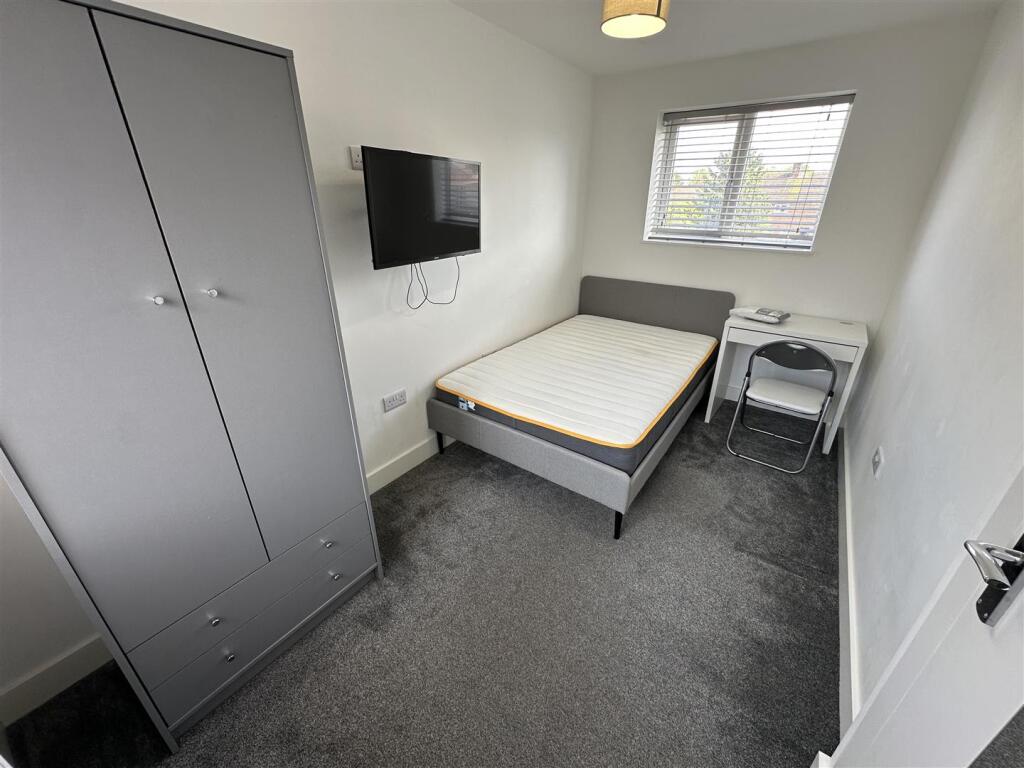 26 Bridgman Grove_Room3.jpeg
