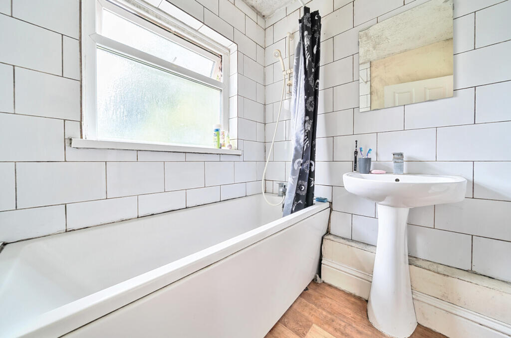 1300499-7-68493fc...