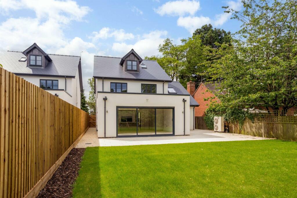 72975_9 Walnut Close Cheltenham (12)_low.jpg