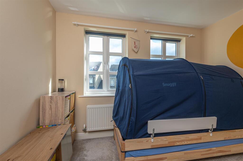 35 - 18 Long Hill Road HD2 1PJ.jpg