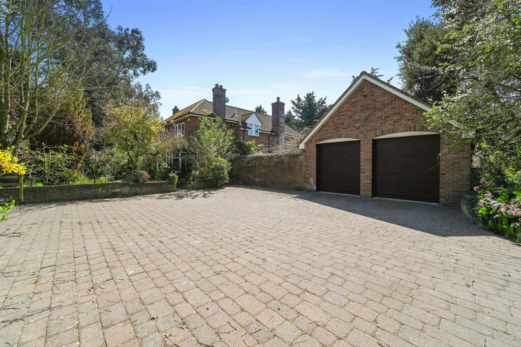 Driveway/Tandem double garage