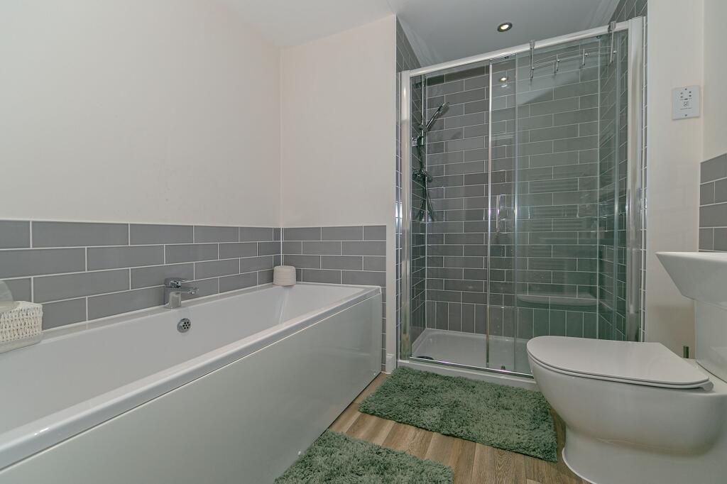 En-Suite Bathroom