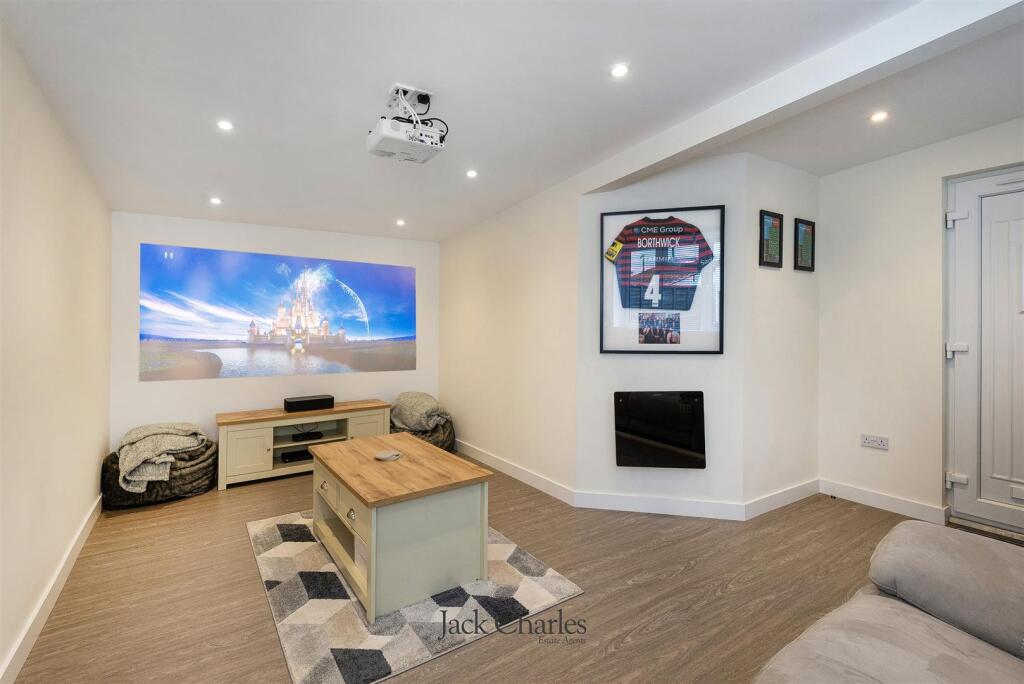 23 Barden Park Rd, TN9 1XD 016.jpg