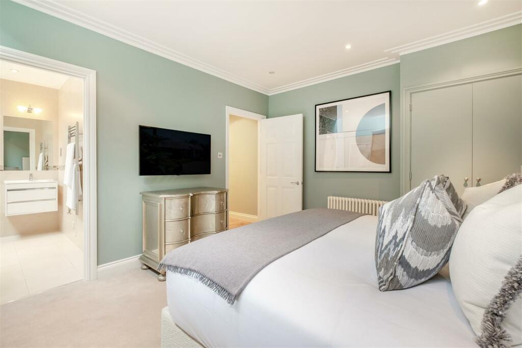 8515327-interior22.jpg