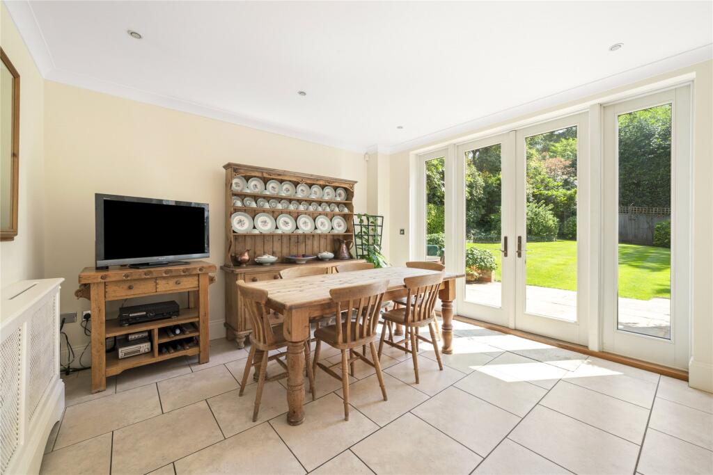 Kitchen/ Dining