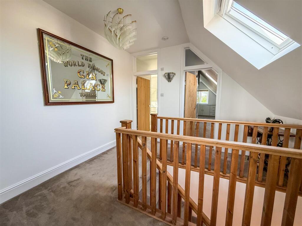 FIRST FLOOR LANDING