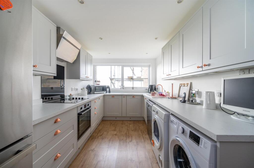 7 Shearwater Court 25 14.jpg