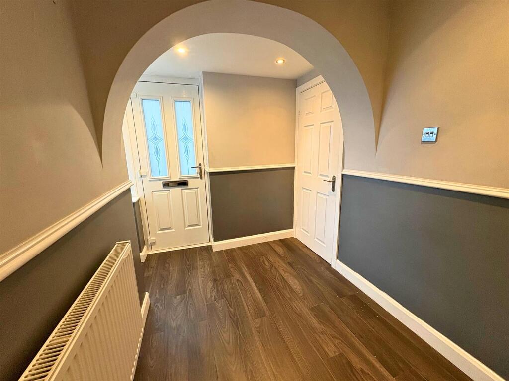 Hallway d (edit).jpg