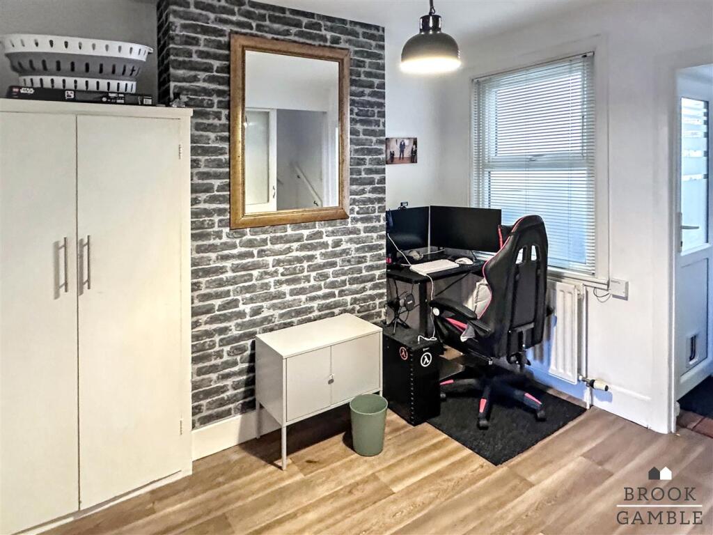 01323 438506