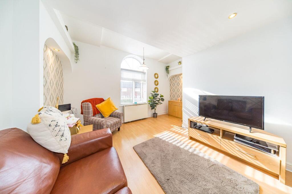 7 Rio Court lounge.jpg