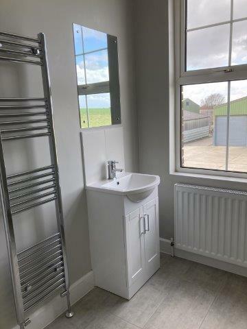 16. Bathroom.jpg