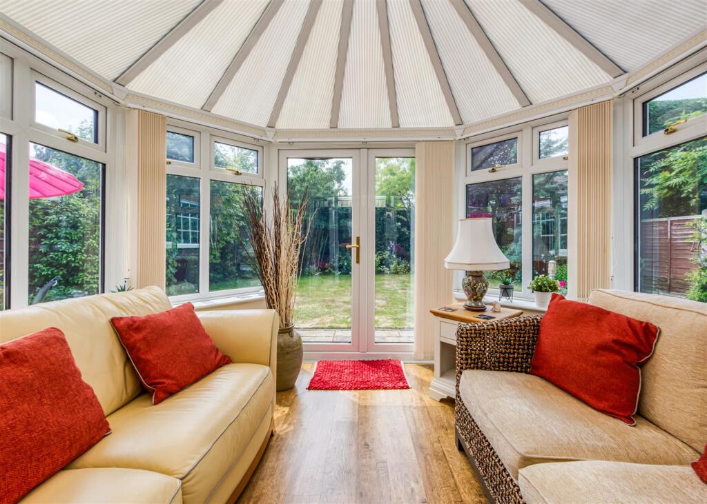 6 Millfields Way-conservatory.jpg
