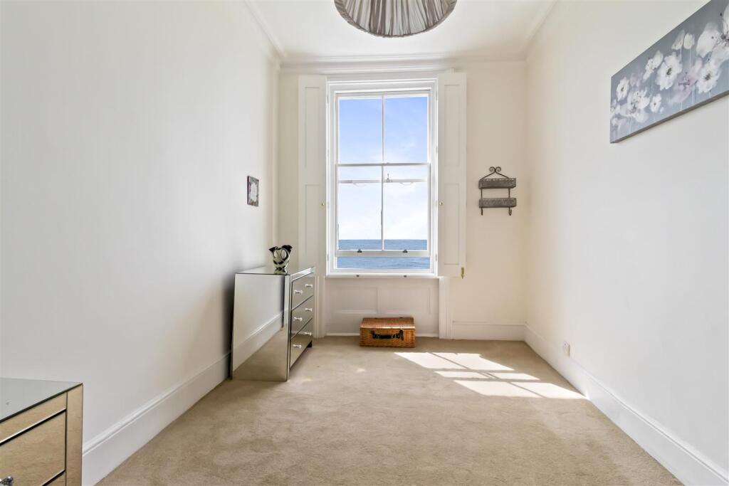 Flat 4 16 Heene Terrace-010.JPG