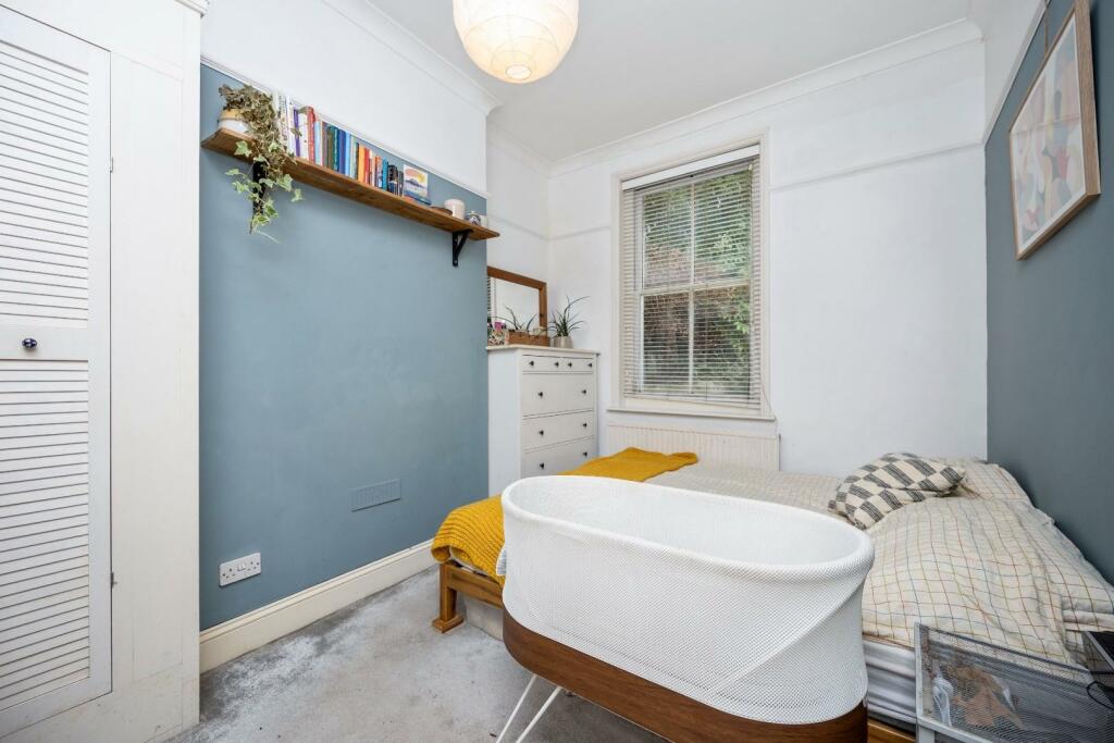 bedroom (1).JPG