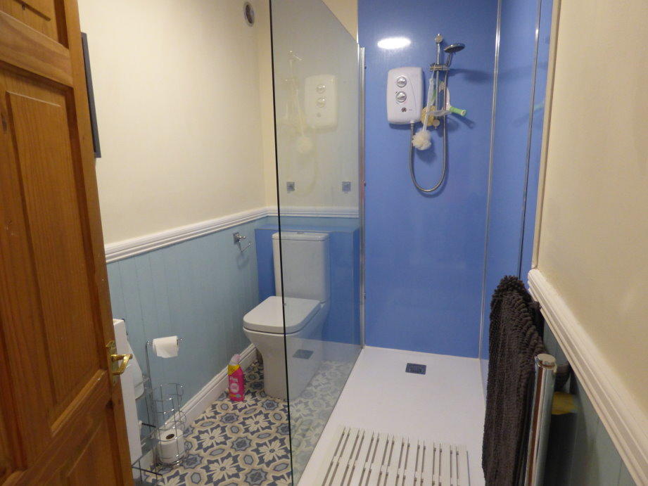 Shwoer Room