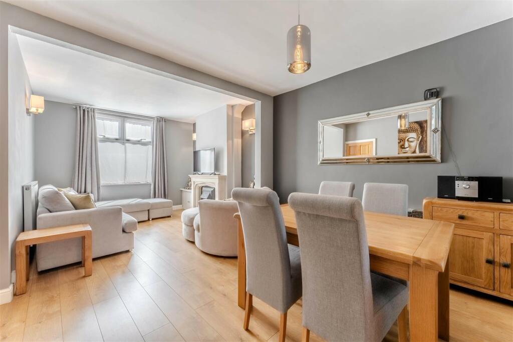 Sitting/Dining Room