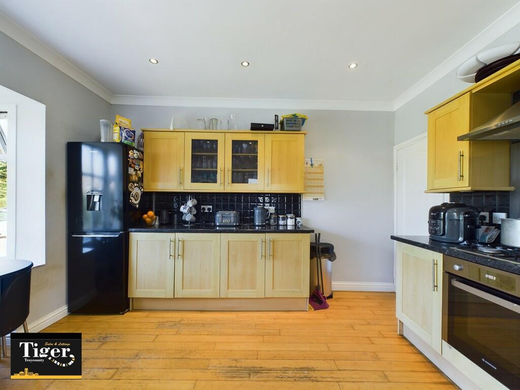 CAM02176G0-PR0223...