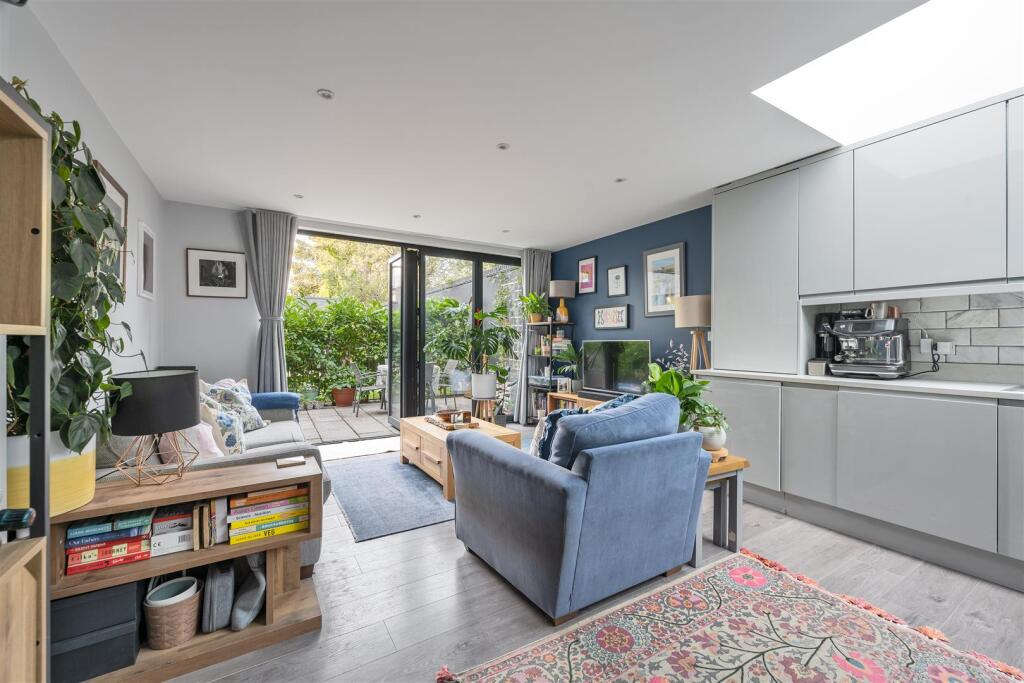 High Road Leyton, E10