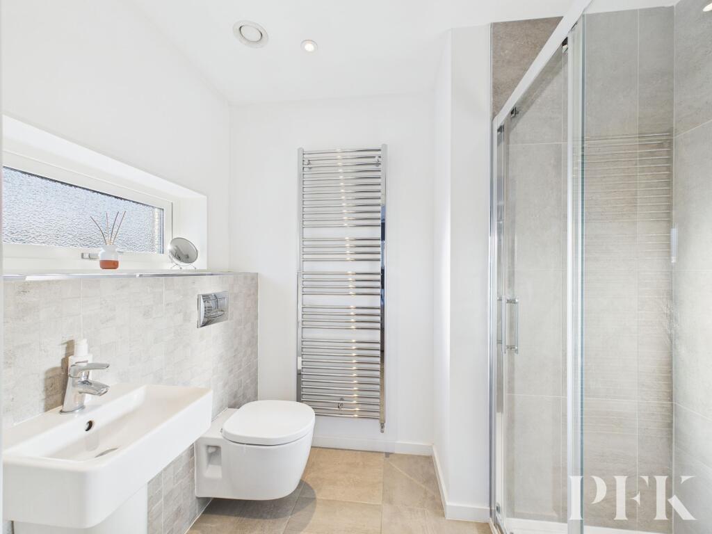 En-Suite to Bedroom 2