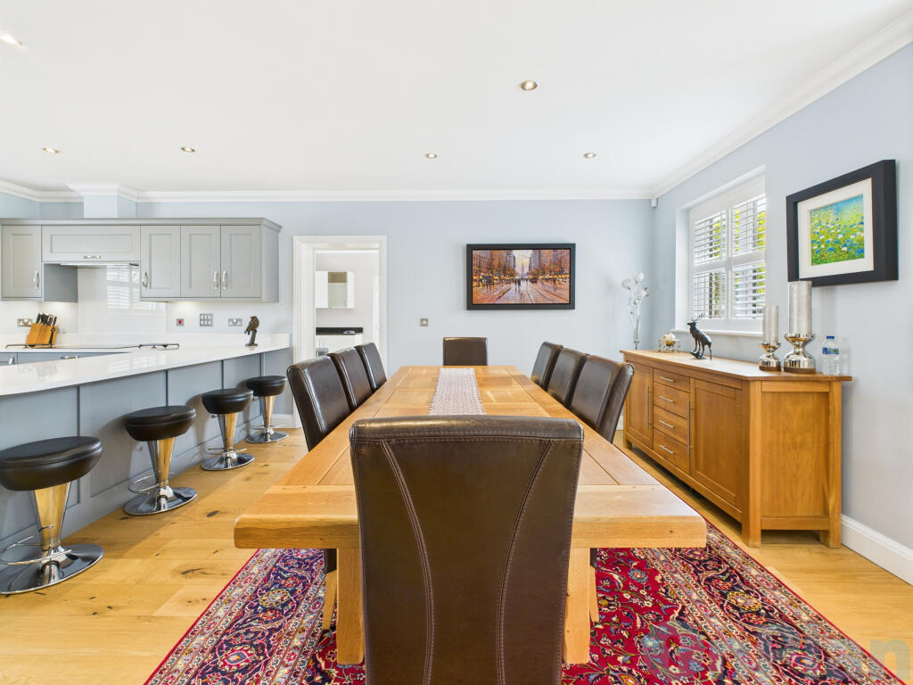 CAM04024G0-PR0028-STILL015