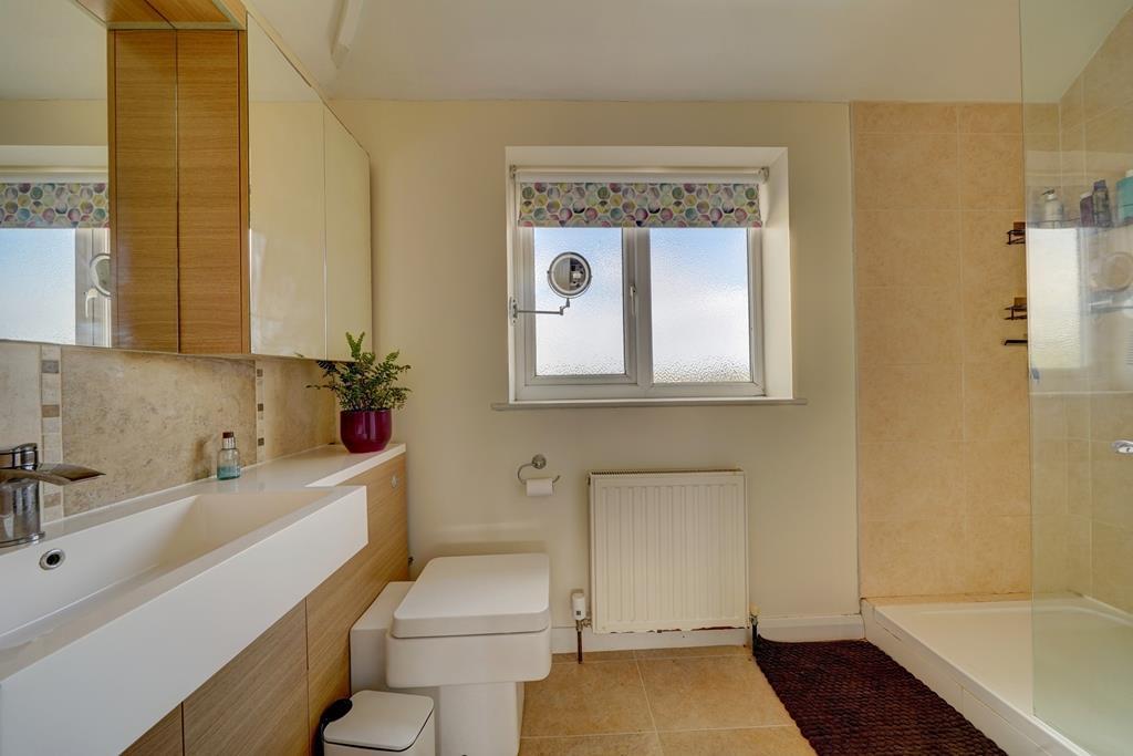 En Suite Shower Room.jpg