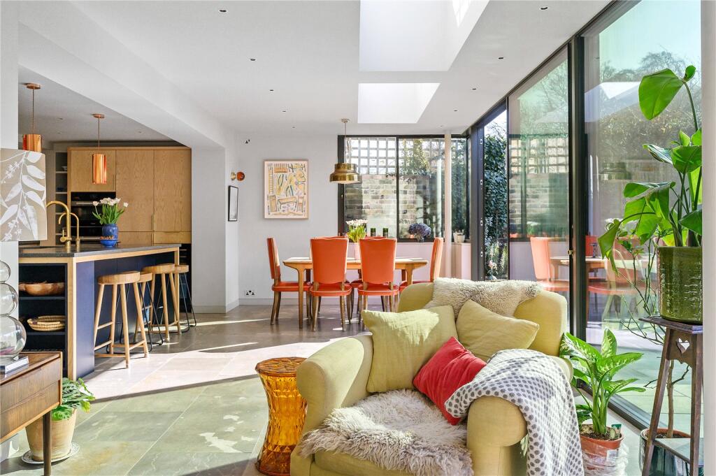 Kitchen/Dining
