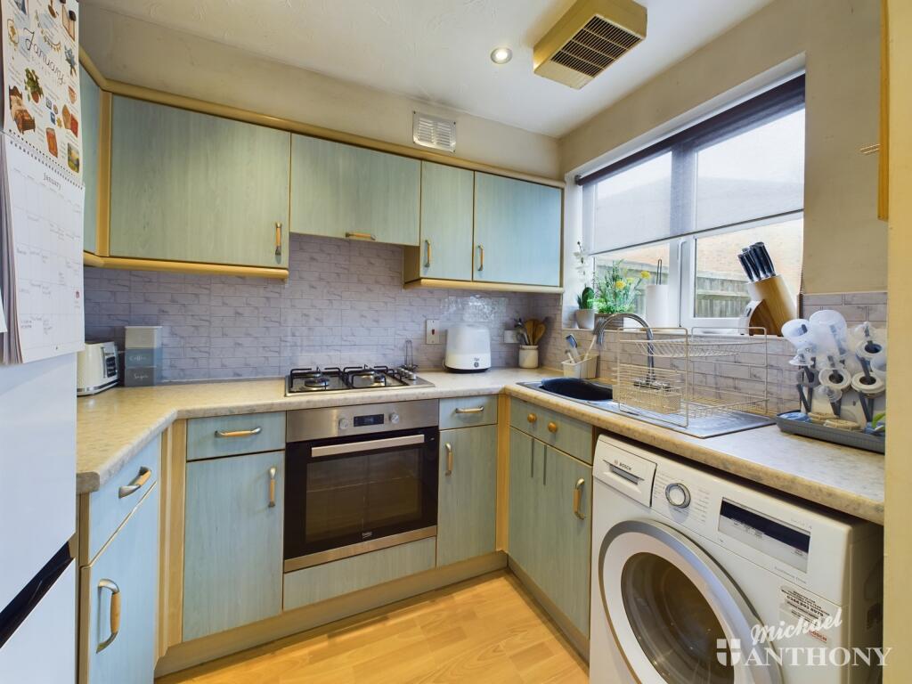 CAM03852G0-PR0176-STILL008