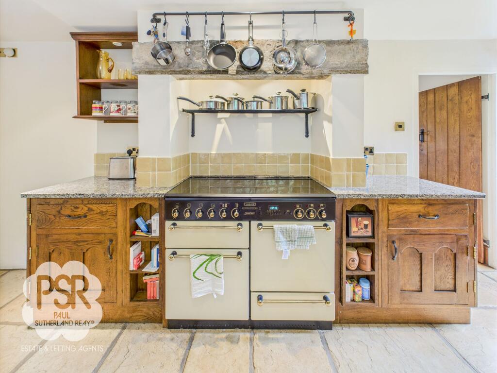 Farmhouse Style Kitchen - Cooking Area