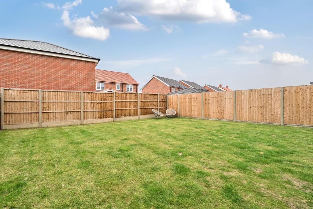 REAR GARDEN.jpg