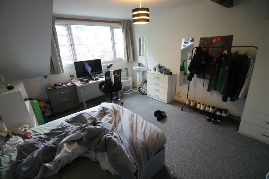 34KR- Bedroom 2.1.JPG