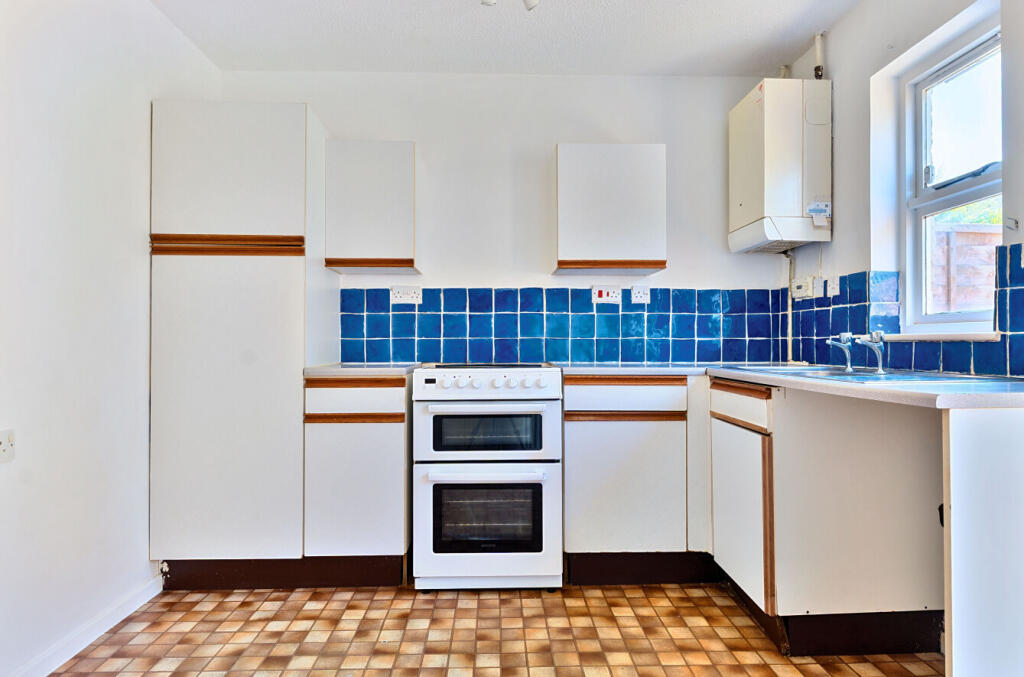 1298082-21-682c8a...