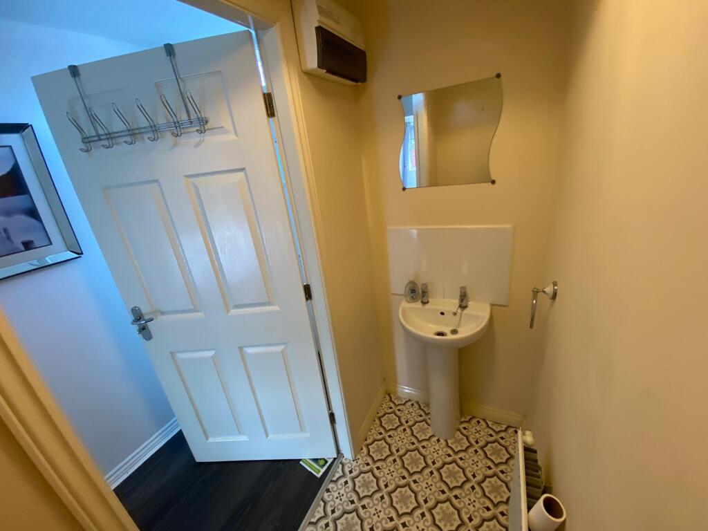 Cloakroom/wc