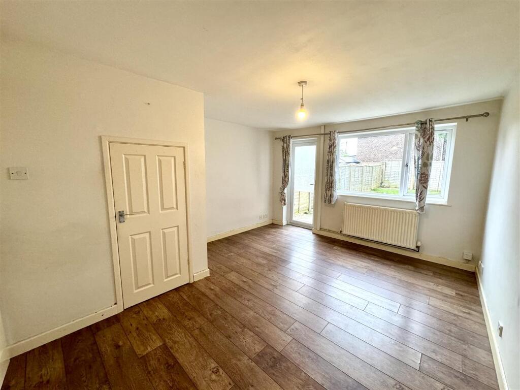 LIVING/DINING ROOM